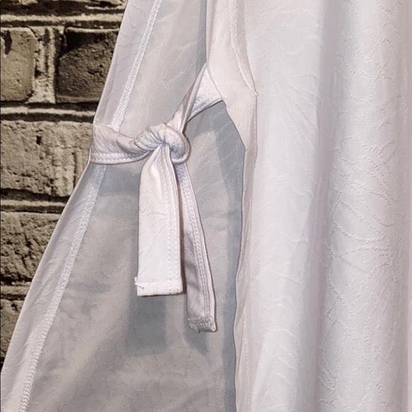 Fabletics Kalpana Side Tie Tee - Picture 4 of 8